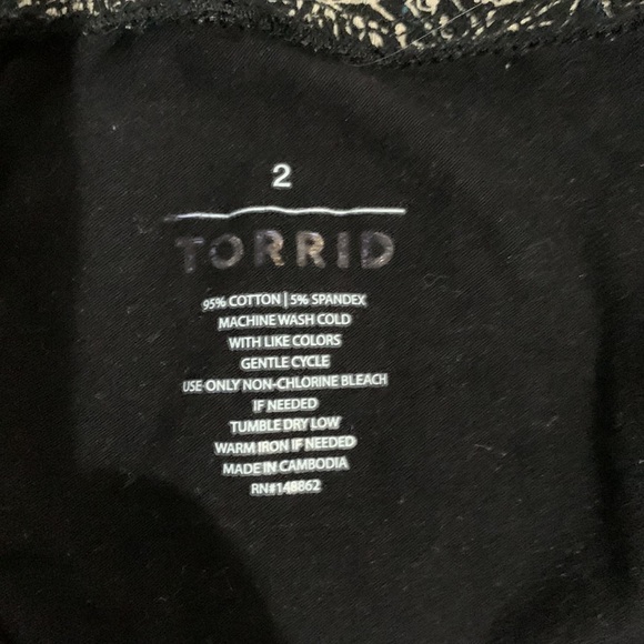 Torrid size 2 Leggings in Black and Orange - Picture 4 of 4